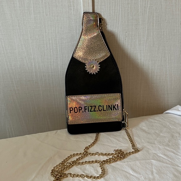 Handbags - Chic Black and Silver Chain Bag